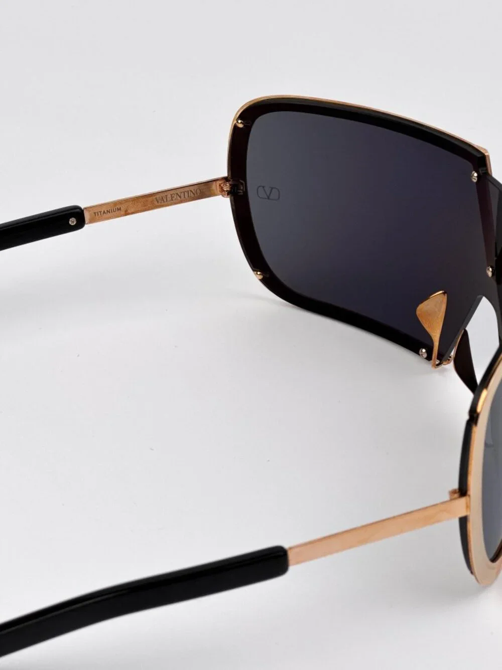 Valentino Sunglasses – Rose Gold Titanium Oversized Mask V-ROMASK VLS-120A A